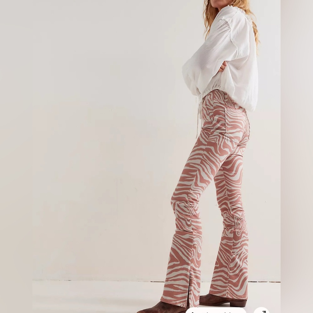 We The Free Level Up Slit Slim Flare Printed Jeans Size 27. NWT
